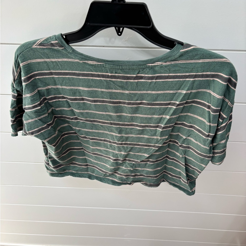 American Eagle Outfitters Green Short Sleeve Crop T-Shirt